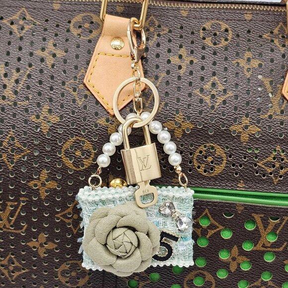 Authentic Louis Vuitton Lock & Key with unbranded Tweed Bag Bagcharm 101425 - Picture 1 of 7